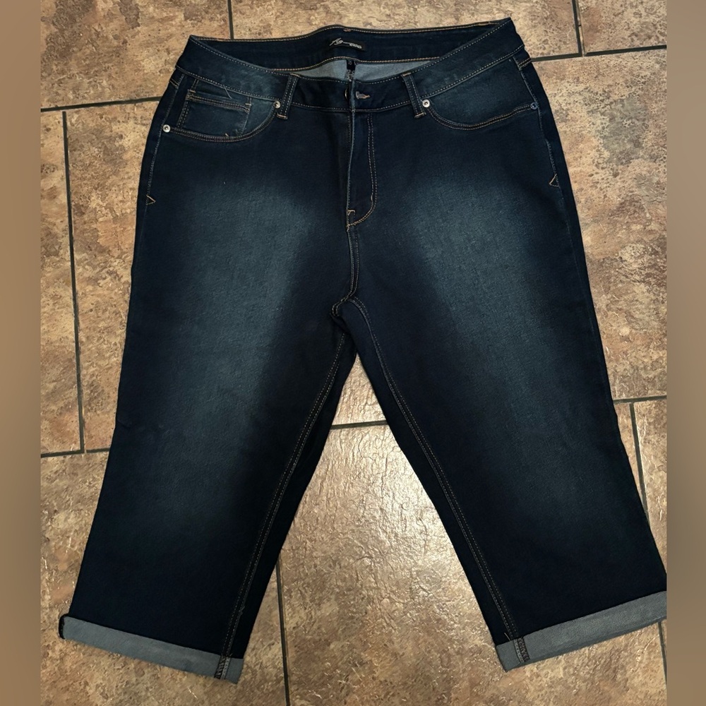 🥰Women’s Denim Capris **NWOT***Size 16 🥰